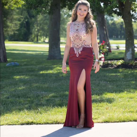 Prom dress - Picture 1 of 4